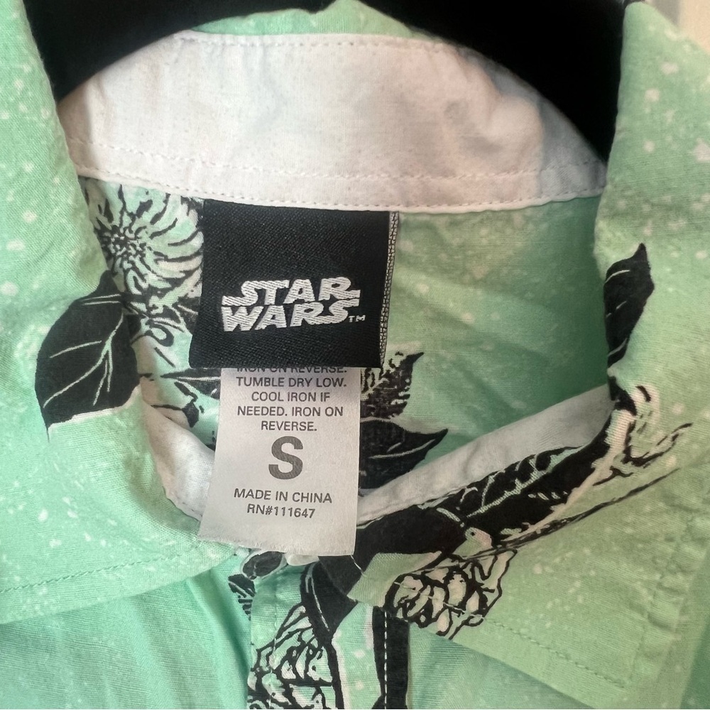 Star Wars Mens Hawaiian Shirt Mint Green Floral Size Small Stormtroopers Darth - Picture 9 of 9